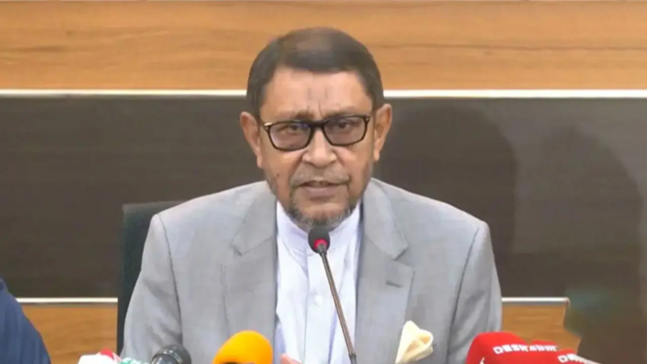 বন্যাকবলিত ১১ জেলায় স্বাস্থ্যসেবা নিশ্চিতে স্বাস্থ্যকর্মীদের ছুটি বাতিল