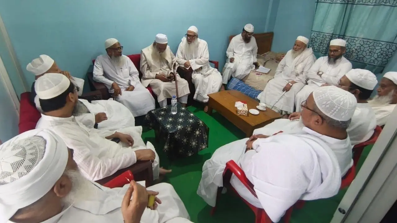 কওমিপন্থি ৭ রাজনৈতিক দলের শীর্ষ নেতাদের নিয়ে হেফাজতে ইসলামের বৈঠক