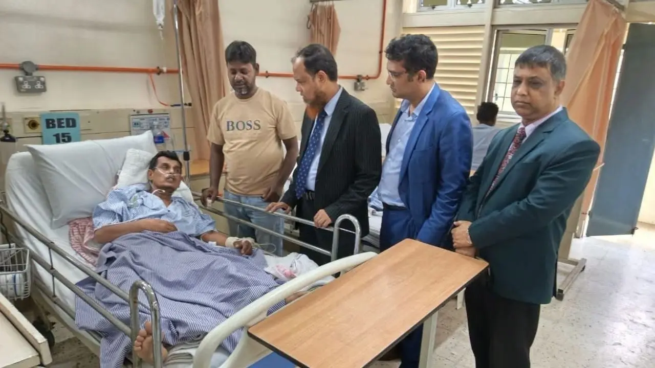 মালয়েশিয়ায় অসুস্থ প্রবাসীকে দেখতে হাসপাতালে দূতাবাসের প্রতিনিধিদল