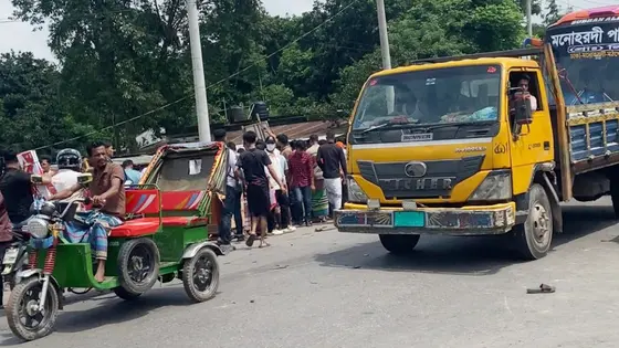 পরীক্ষা শেষে ফেরার পথে সড়কে প্রাণ গেল দুই এইচএসসি পরীক্ষার্থীর