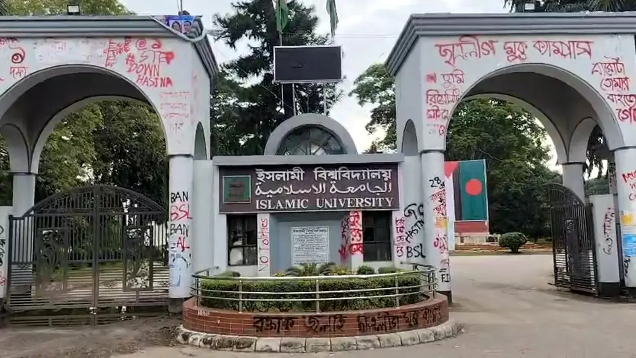 ইবির পুকুর থেকে মুমূর্ষু অবস্থায় শিক্ষার্থী উদ্ধার