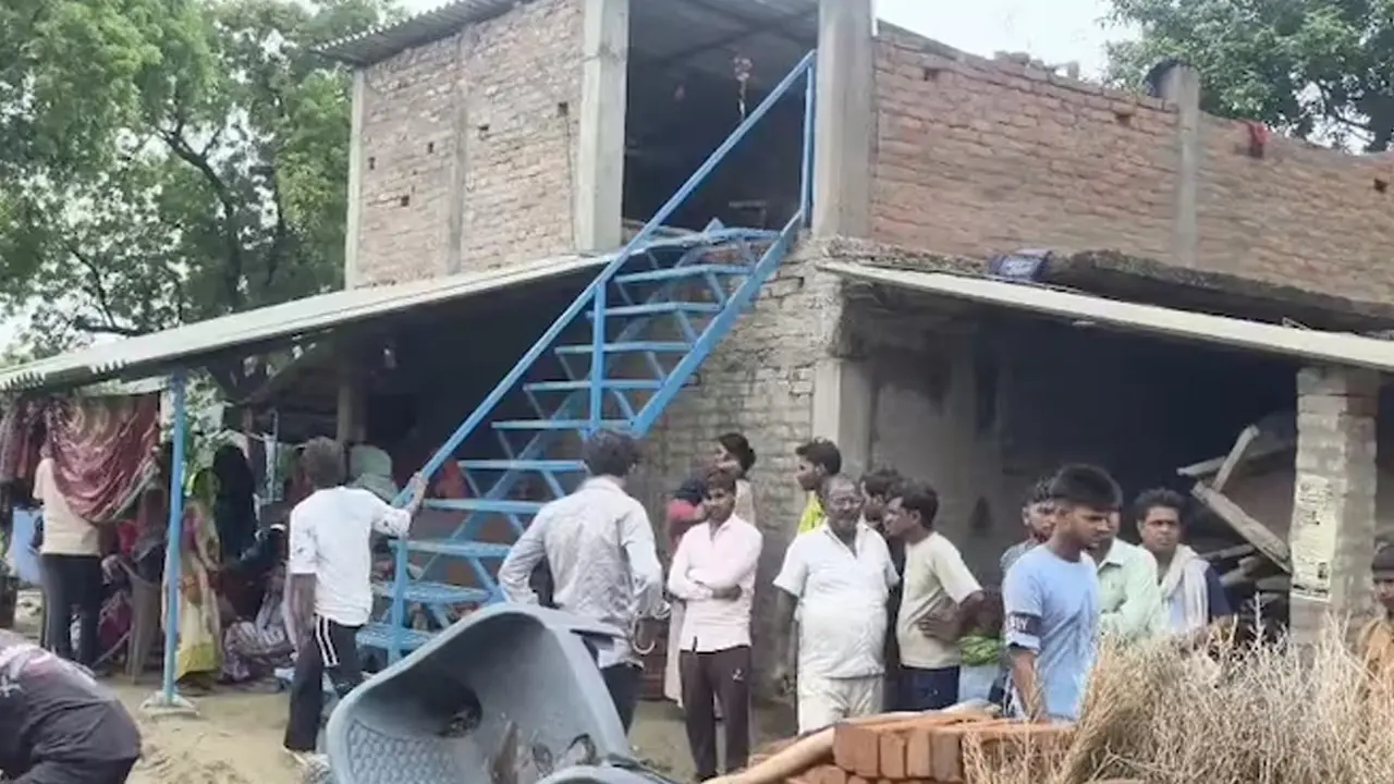 রাতে প্রেমিকার সঙ্গে দেখা করতে গিয়ে আটক, মারধরে প্রাণ গেলো কিশোরের
