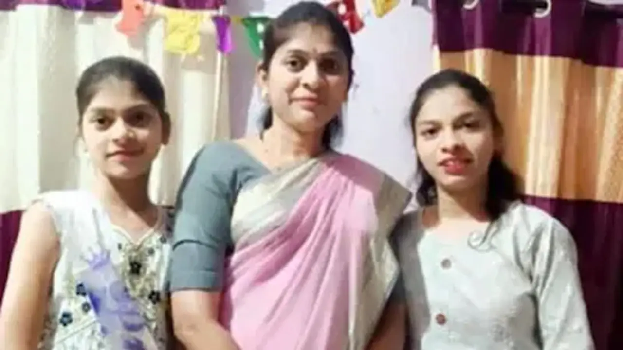 স্ত্রী-দুই মেয়েসহ নদীর পানিতে ভেসে গেলো গাড়ি, গাছে ধরে বেঁচে গেলেন বাবা