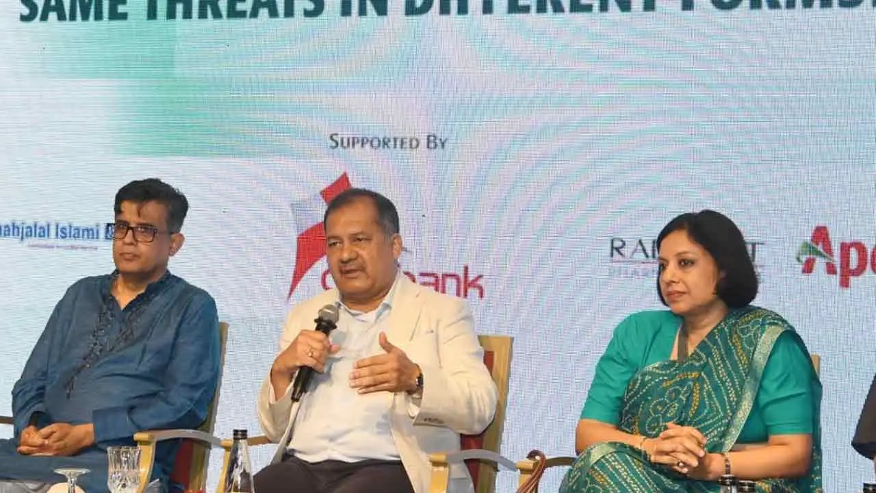 সাংবাদিকদের অ্যাক্টিভিস্ট হওয়া উচিত নয় : তথ্যমন্ত্রী