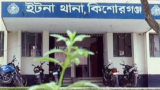 ইটনার হাওরে নৌকা থামিয়ে ডাকাতি