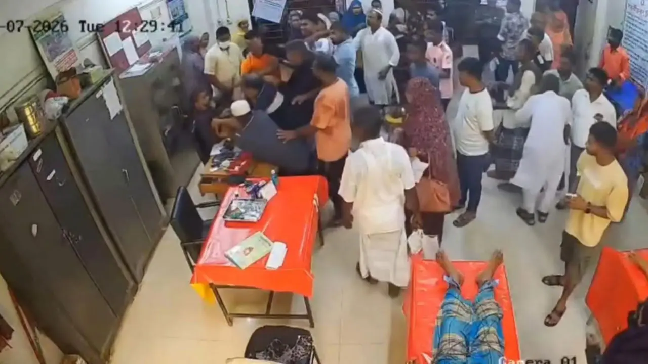 সাপের কামড়ে নারীর মৃত্যু, অবহেলার অভিযোগে চিকিৎসকের ওপর হামলা