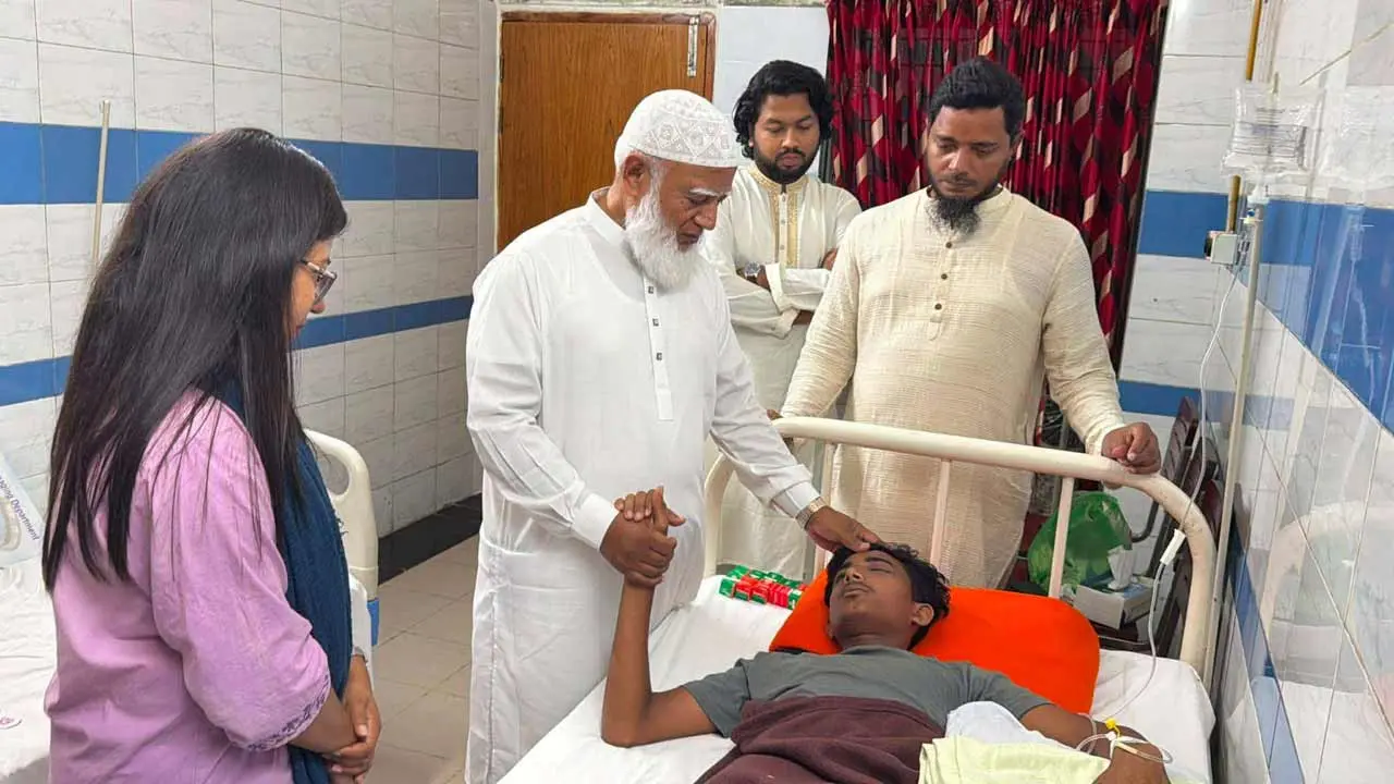 হবিগঞ্জে চোখ হারানো আলিফকে দেখতে হাসপাতালে বিরোধীদলীয় নেতা