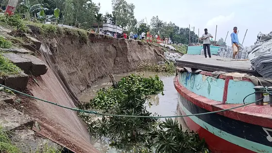 এক দিনের ব্যবধানে আবারও ধস, ঝুঁকিতে যমুনা নদী রক্ষা বাঁধ