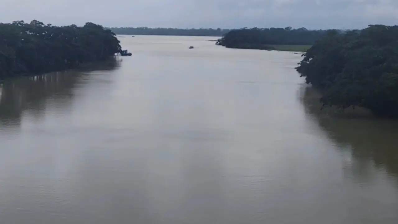 ভারী বর্ষণে ঝালকাঠিতে নিম্নাঞ্চল প্লাবিত, ভাঙন আতঙ্কে নদীতীরের মানুষ