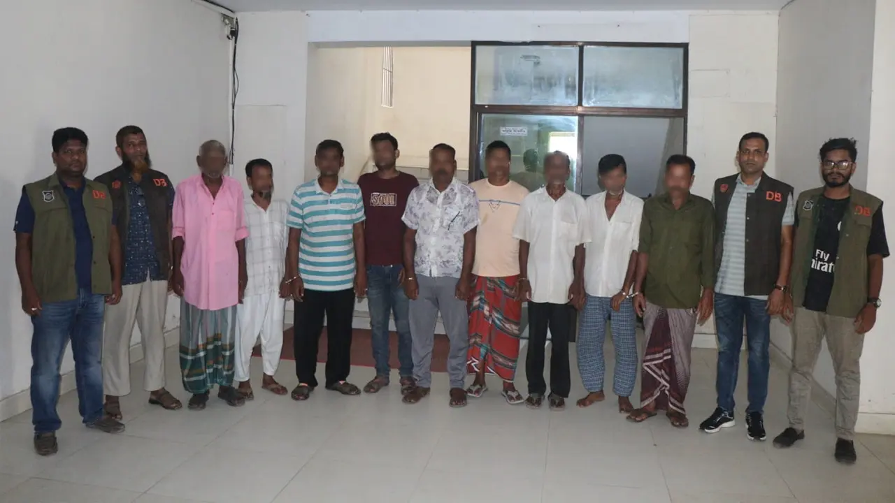 মাগুরায় জুয়ার আসরে ডিবির অভিযান, নগদ টাকাসহ গ্রেপ্তার ৯