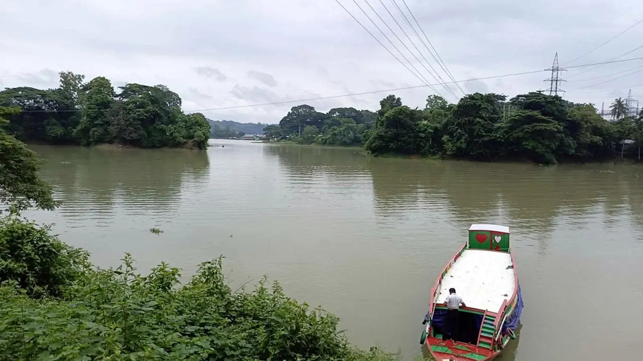 কাপ্তাই হ্রদের পানি বৃদ্ধিতে ৬ উপজেলায় নতুন করে বন্যার শঙ্কা