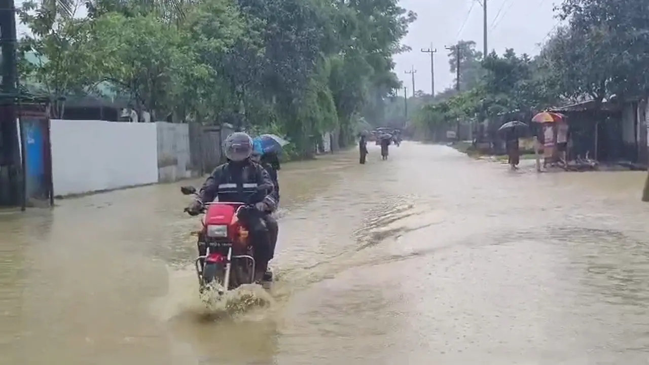 খাগড়াছড়িতে টানা বৃষ্টিতে জলাবদ্ধতা, পাহাড়ধসের শঙ্কায় প্রশাসনের সতর্কতা