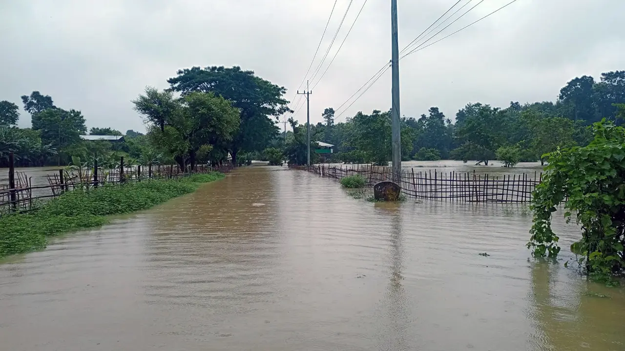 তৃতীয় দিনের মতো বন্ধ দীঘিনালা-লংগদু সড়ক, পানিবন্দি হাজারো মানুষ