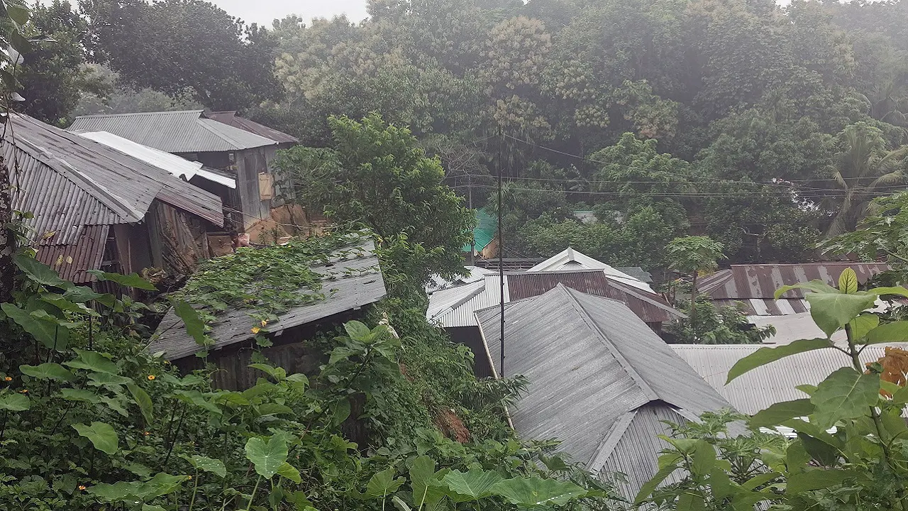 খাগড়াছড়ির পাহাড়ে হাজারো মানুষের ঝুঁকিপূর্ণ বসবাস, স্থায়ী সমাধানের দাবি