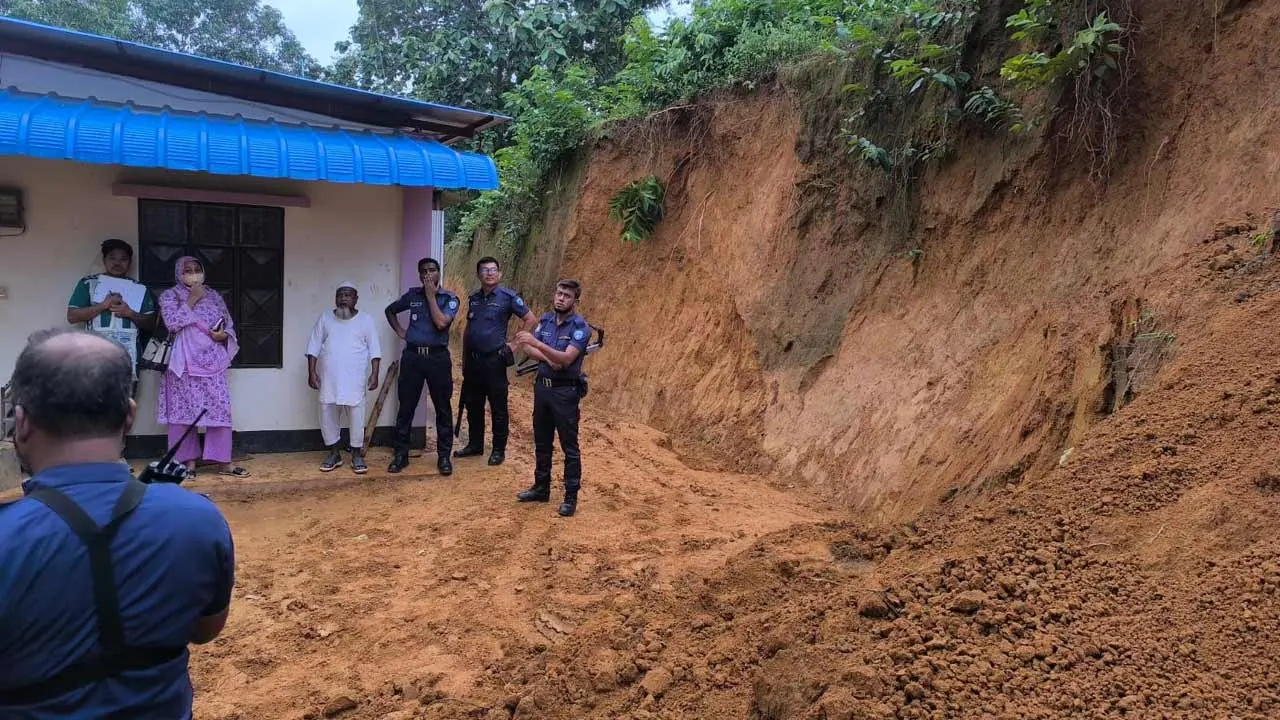 খাগড়াছড়িতে পাহাড় কাটার দায়ে ৫০ হাজার টাকা জরিমানা