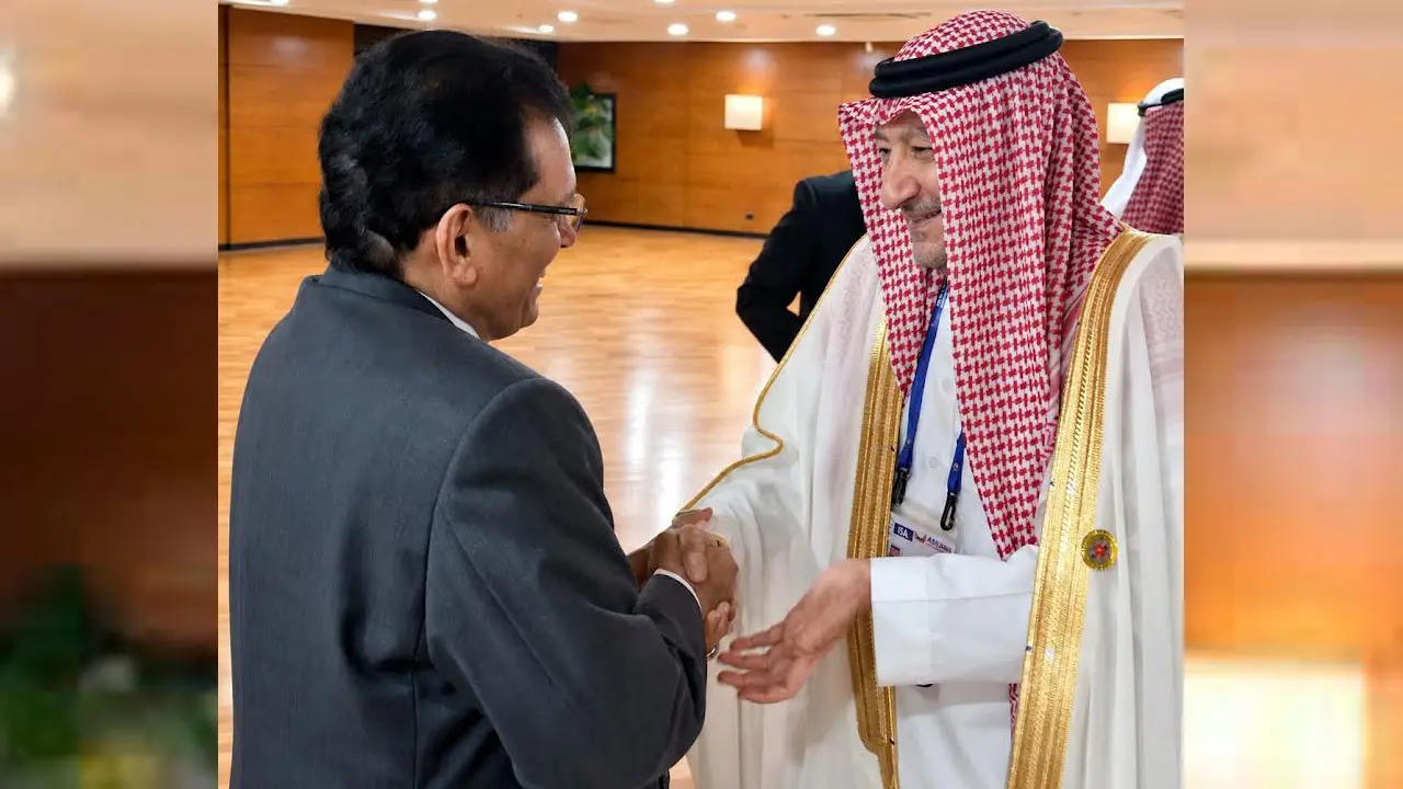 পররাষ্ট্রমন্ত্রীর সঙ্গে সৌদির উপ-পররাষ্ট্রমন্ত্রীর শুভেচ্ছা বিনিময়