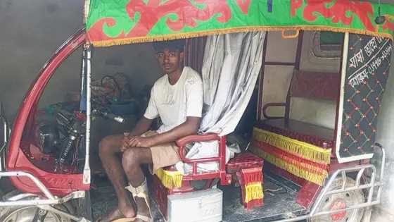 জুলাইয়ে একটি গুলি কেড়ে নিয়েছে স্বপ্ন, থামেনি তরুণ খন্দকারের লড়াই