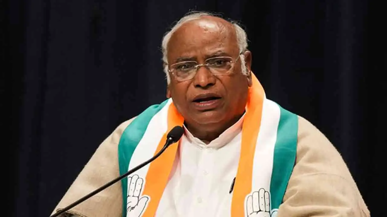 তরুণদের প্রশংসায় ভারতের বিরোধীরা