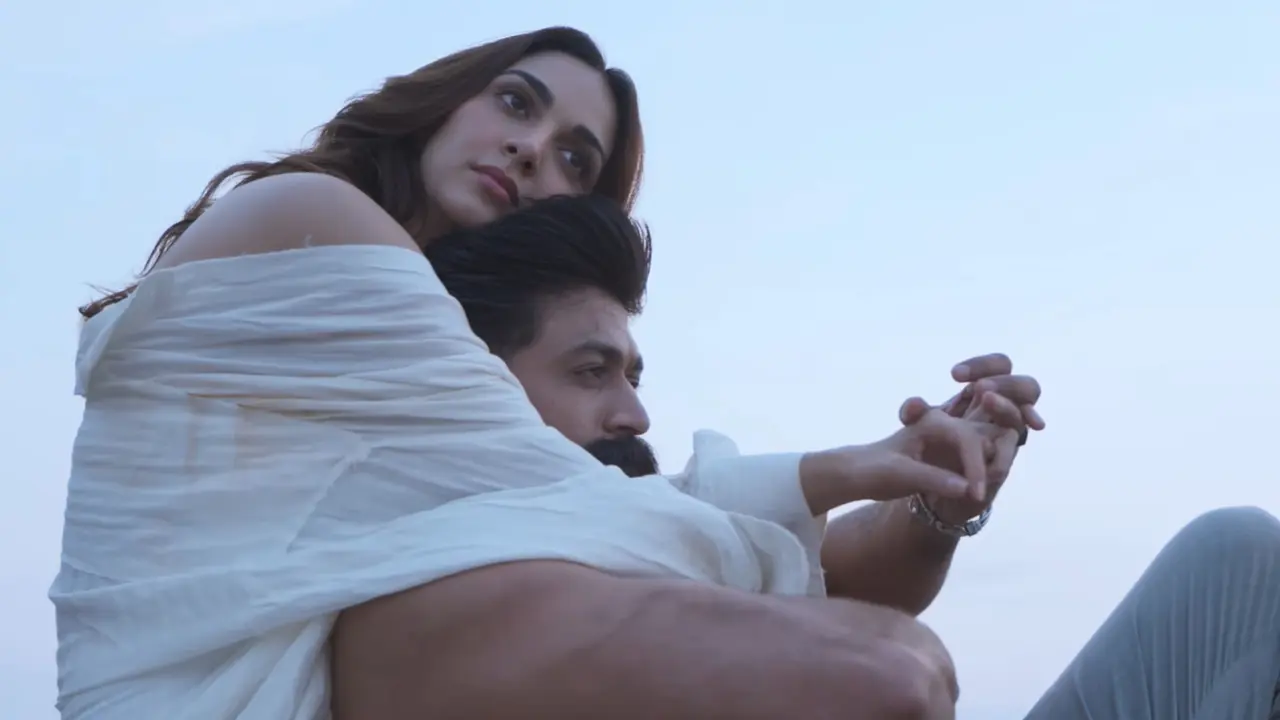 আইটেম গানেও ‘ঘনিষ্ঠ’, কিয়ারাকে নিয়ে যত সমালোচনা