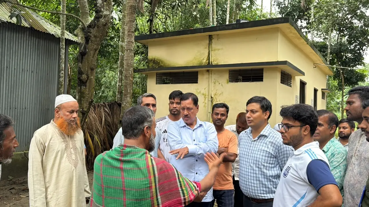 হঠাৎ বিদ্যালয় পরিদর্শনে এমপি, শিক্ষার্থী উপস্থিতি দেখে অসন্তোষ