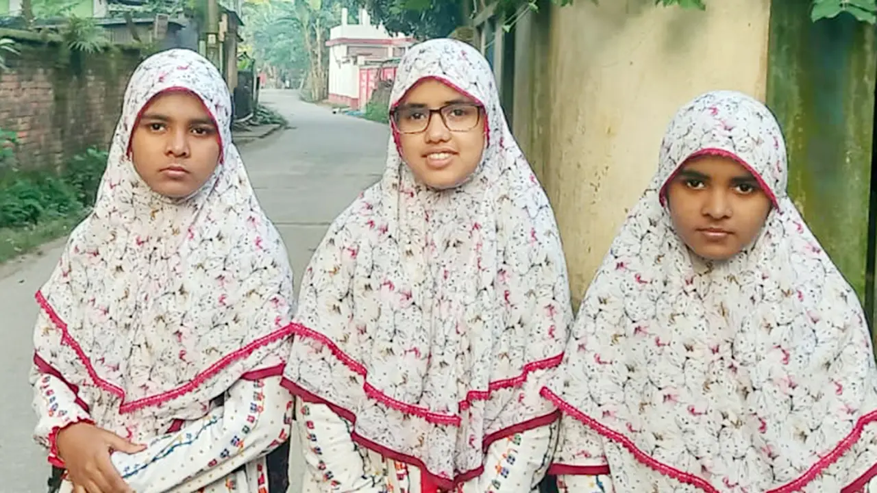 কুড়িগ্রামে একসঙ্গে যমজ ৩ বোনের সাফল্য