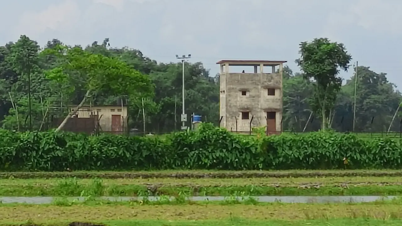 লালমনিরহাটে পুশইন আতঙ্কে সীমান্তবাসী, সতর্ক অবস্থানে বিজিবি