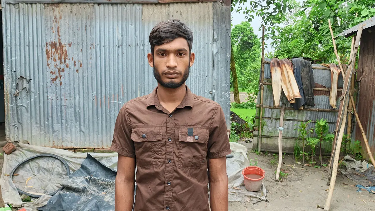 ‘এই বেঁচে থাকাটা নিজের কাছে সংসারের বোঝা মনে হয়’