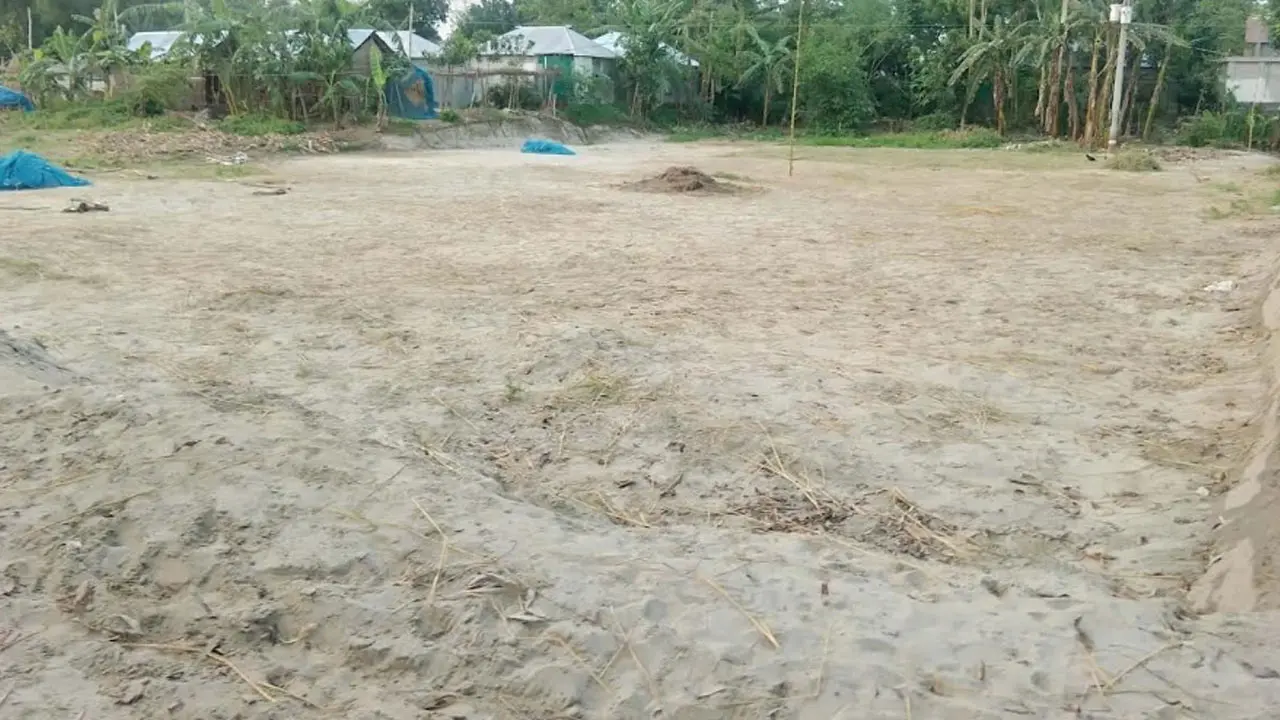 ড্রেজিং প্রকল্পের বালু লুট, গাইবান্ধায় ঝুঁকিতে কোটি টাকার সরকারি রাজস্ব
