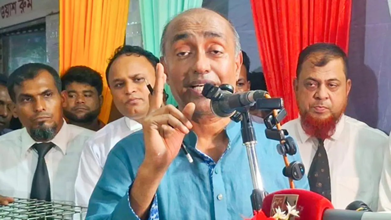 দেশে ফিরে আদালতে হাজির হওয়াই শেখ হাসিনার একমাত্র আইনি পথ