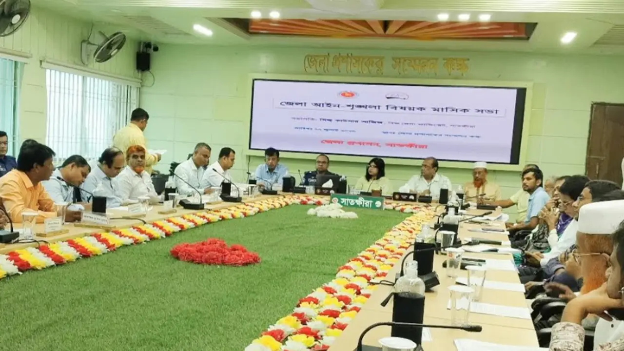 টানা বৃষ্টিতে সাতক্ষীরায় ৩৮ প্রাইমারি স্কুলে পাঠদান বন্ধ