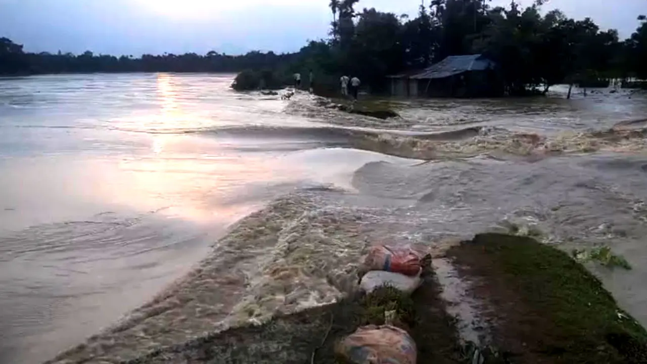 মৌলভীবাজারে ১০ হাজার পরিবার পানিবন্দি, আশ্রয়কেন্দ্রে ২ হাজার মানুষ