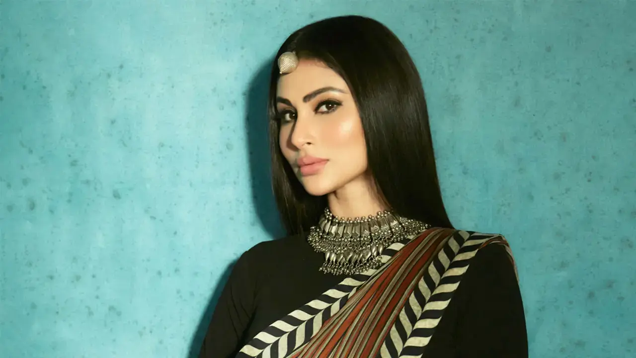 বিচ্ছেদের পর গোপন প্রেমের গুঞ্জন মৌনীর