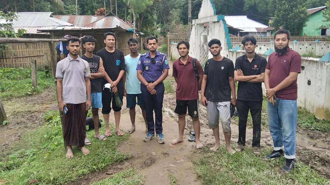 ৯৯৯-এ কল পেয়ে হামহাম জলপ্রপাতে আটকে পড়া ১০ পর্যটককে উদ্ধার
