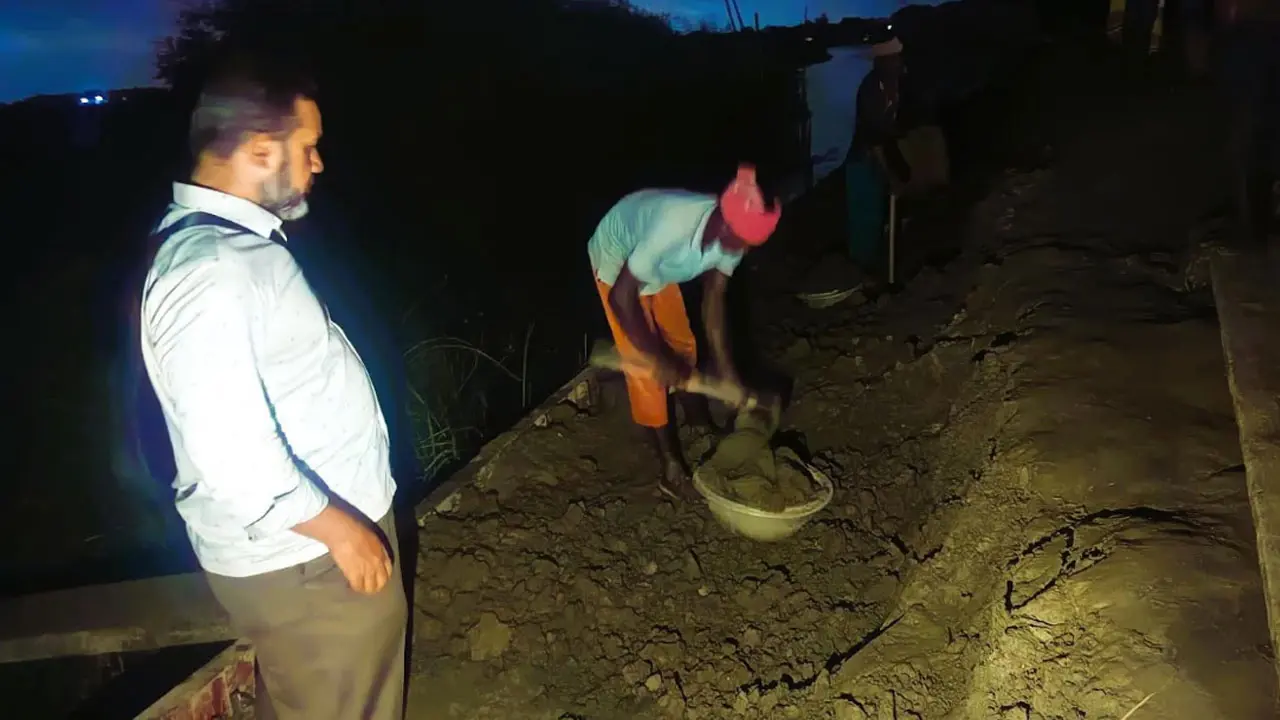 ফসলি জমি থেকে কাটা মাটি জব্দ, আগের স্থানে ফিরিয়ে দিল প্রশাসন