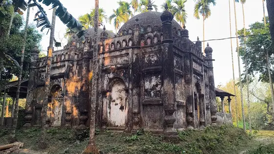 অবহেলায় হারিয়ে যাচ্ছে ৭০০ বছরের ভূঁইয়া বাড়ি জামে মসজিদ