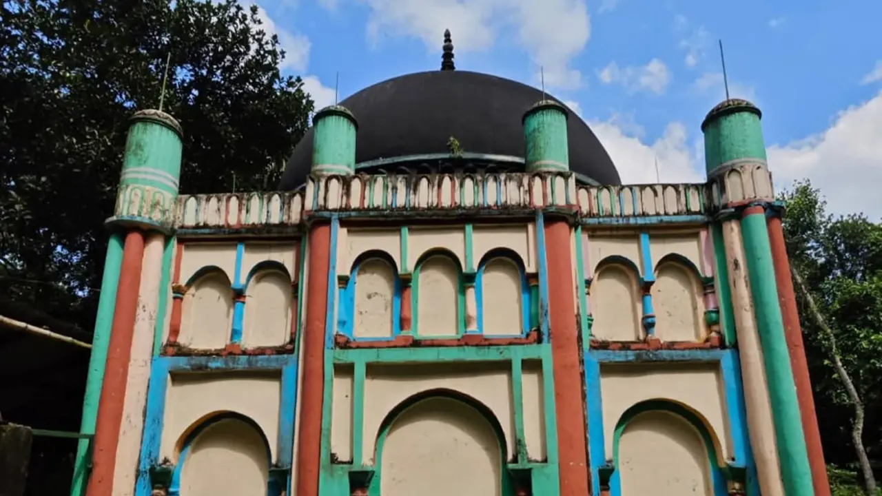১৩ গম্বুজের নামে গ্রামের নাম, ইতিহাসের সাক্ষী তেরশ্রী মসজিদ