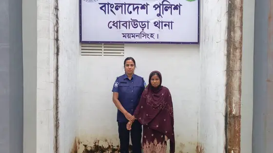 টিকটকে মদের বোতল দেখিয়ে ভিডিও তৈরি, তরুণী গ্রেপ্তার