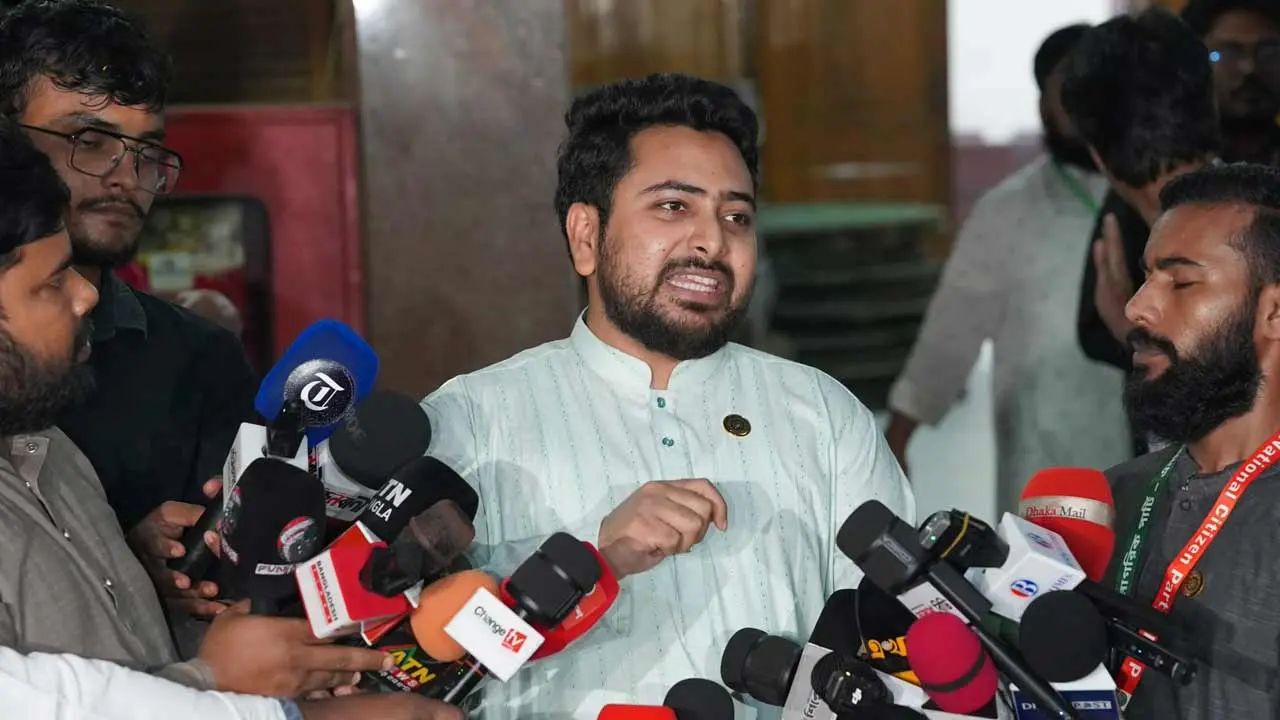 শেখ হাসিনার জন্য ফাঁসির দড়ি অপেক্ষা করছে : নাহিদ ইসলাম