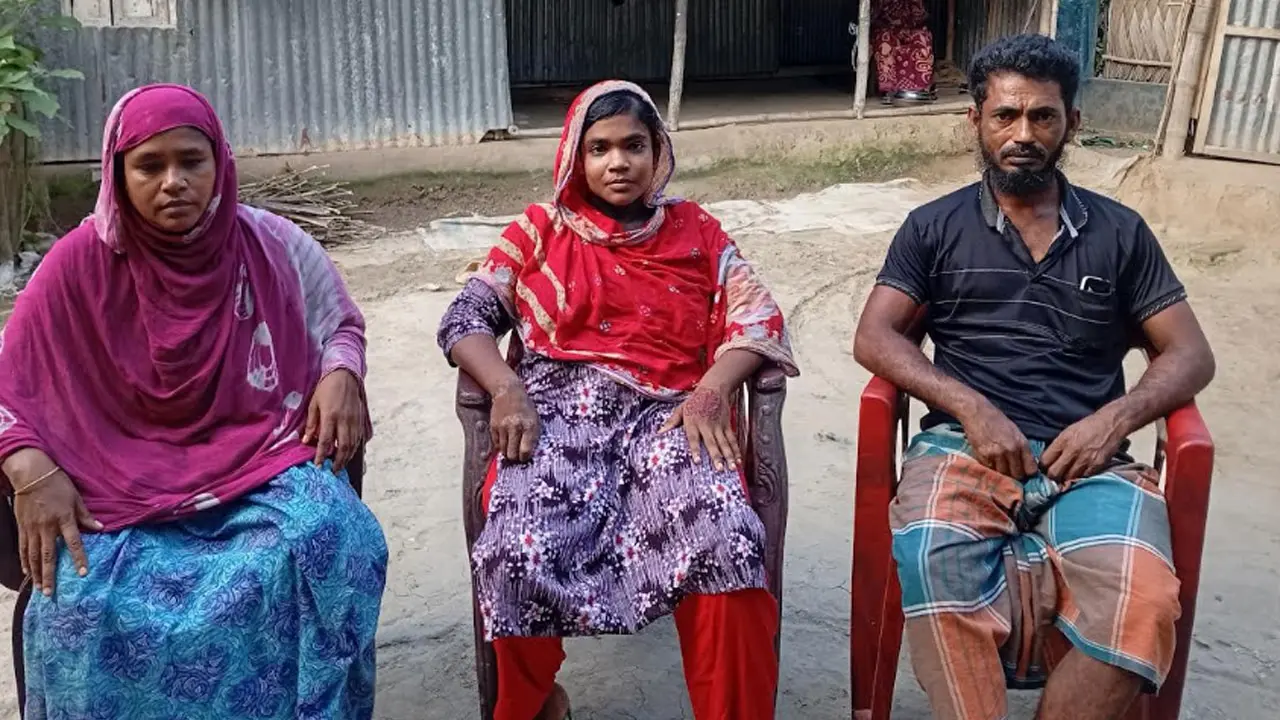 অভাব আর শারীরিক প্রতিবন্ধকতাকে হারিয়ে এইচএসসি পরীক্ষার হলে বৈশাখী