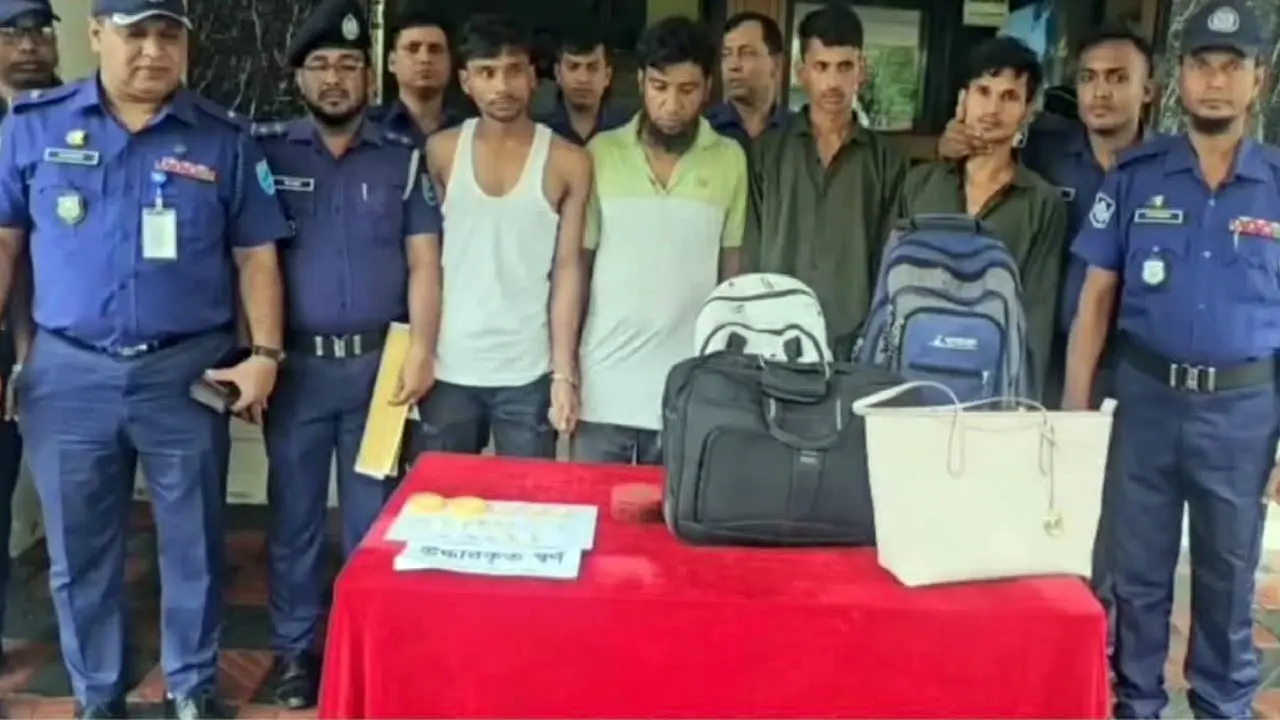 জাপান প্রবাসীর গাড়িতে ডাকাতি, লুট হওয়া স্বর্ণসহ গ্রেপ্তার ৫