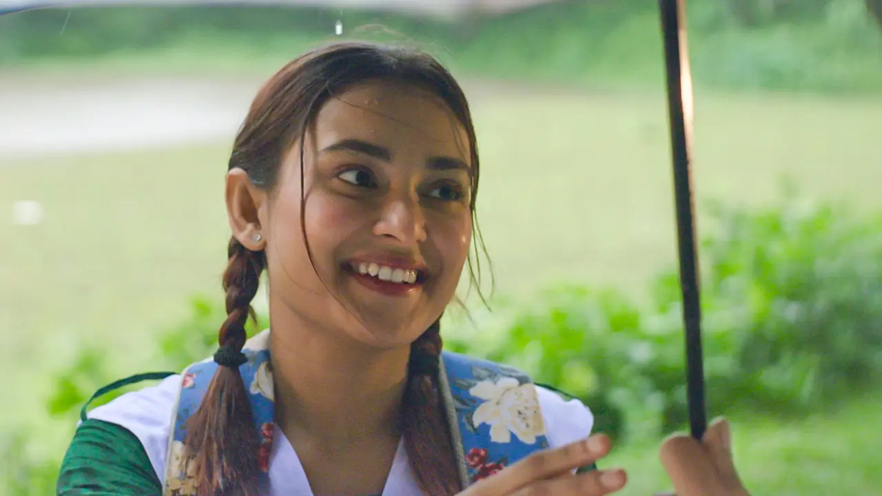 শিক্ষকের প্রেমে ‘শালিক বালিকা’ তটিনী!
