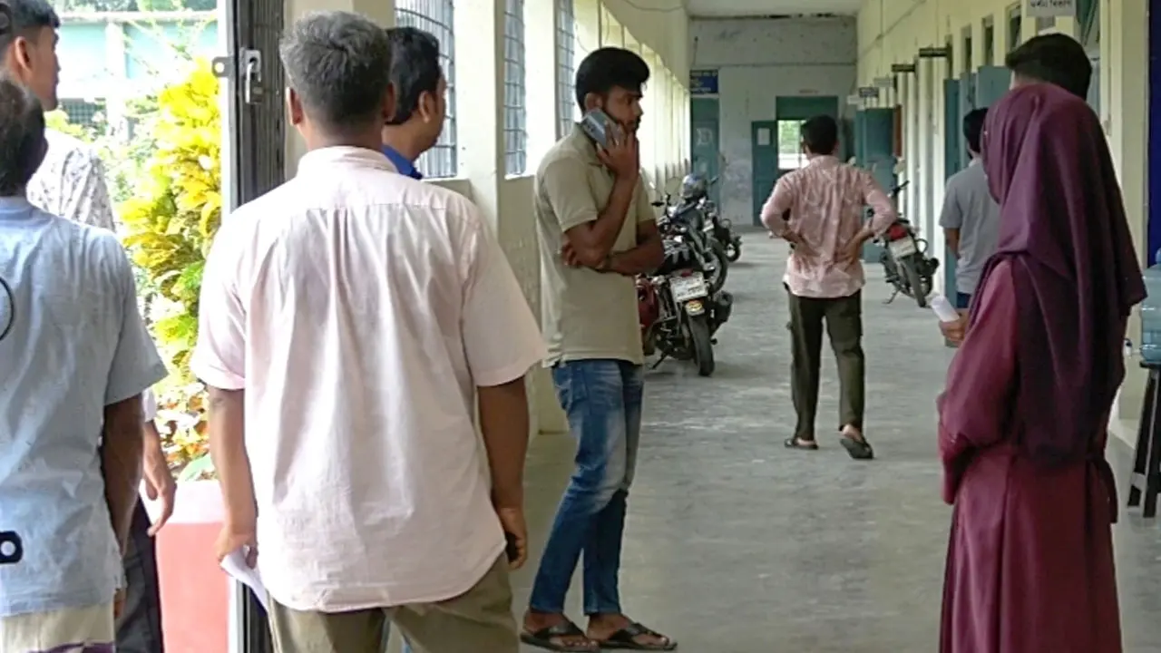 ফরম পূরণের টাকা আত্মসাৎ, পরীক্ষায় অংশ নিতে পারেননি নাটোরের ৮ শিক্ষার্থী