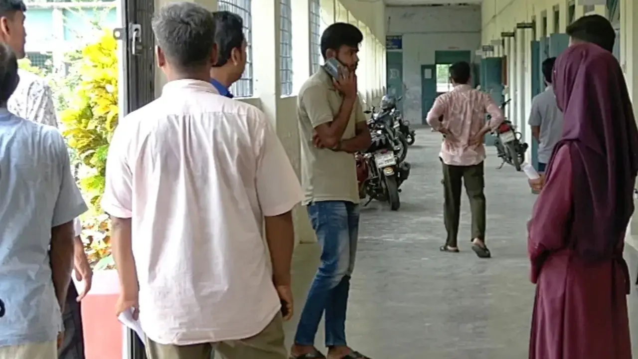 এইচএসসি পরীক্ষা শুরুর একদিন পর অংশ নিচ্ছেন নাটোরের সেই ৮ শিক্ষার্থী