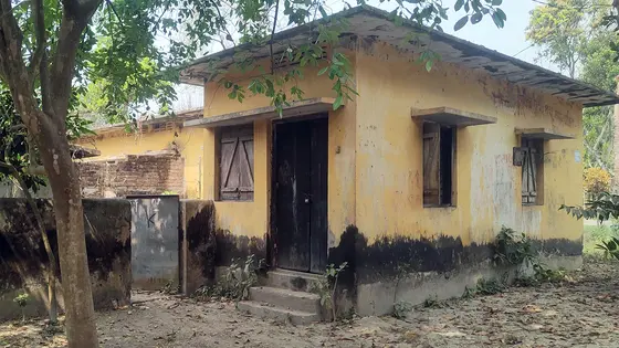 অযত্ন-অবহেলায় নষ্ট হচ্ছে নাটোরের বীজ সংরক্ষণাগার, বঞ্চিত কৃষক