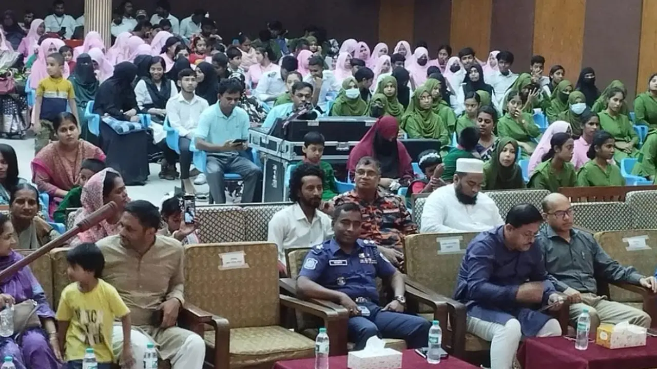 নজরুল বর্ষের উদ্বোধনে দর্শক সংকট, শিক্ষার্থী দিয়ে আসন পূরণ