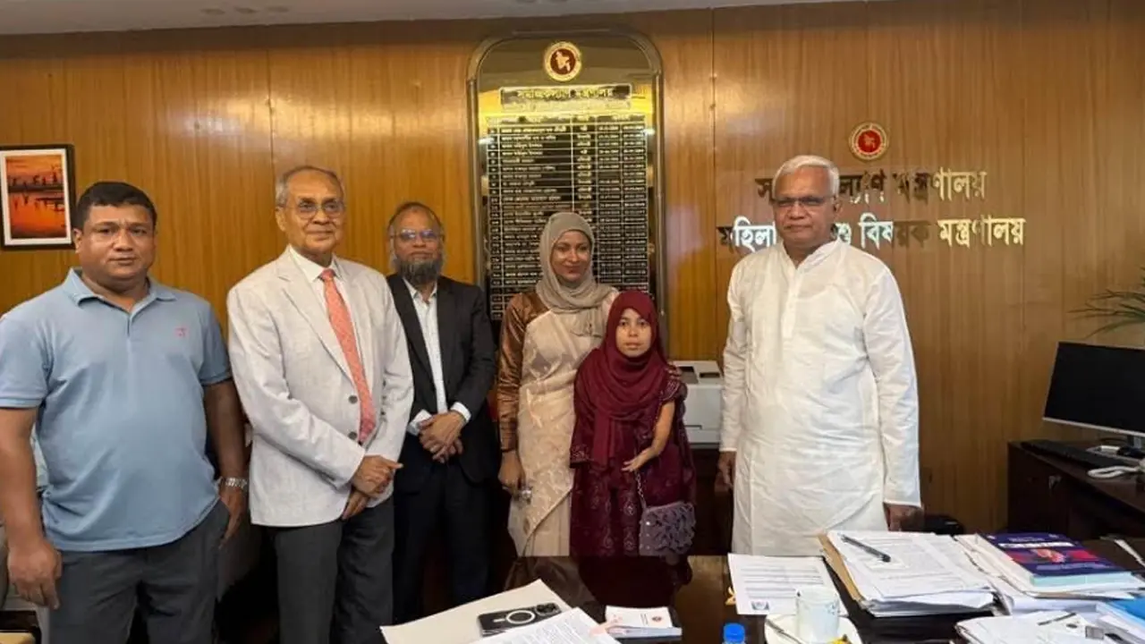 পায়ে লিখেই কামিল পাস, এবার বিশেষ শিশুদের শিক্ষক নিলা