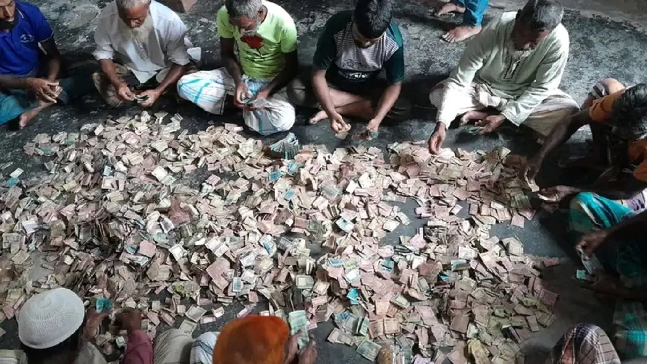 নীলফামারীতে মোঘল আমলের মসজিদের দানবাক্সে মিলল সাড়ে ৬ লাখ টাকা
