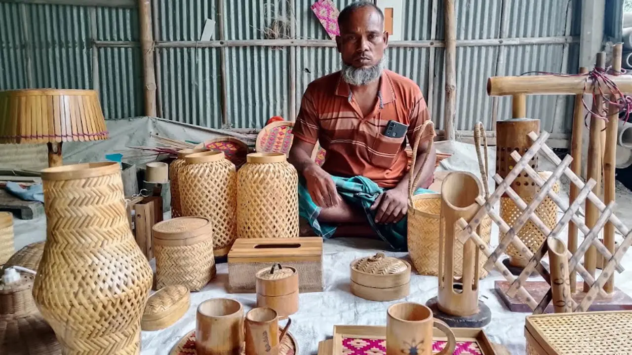 দিনমজুর থেকে উদ্যোক্তা, হাজিমুলের বাঁশের পণ্য এখন যাচ্ছে ইউরোপে