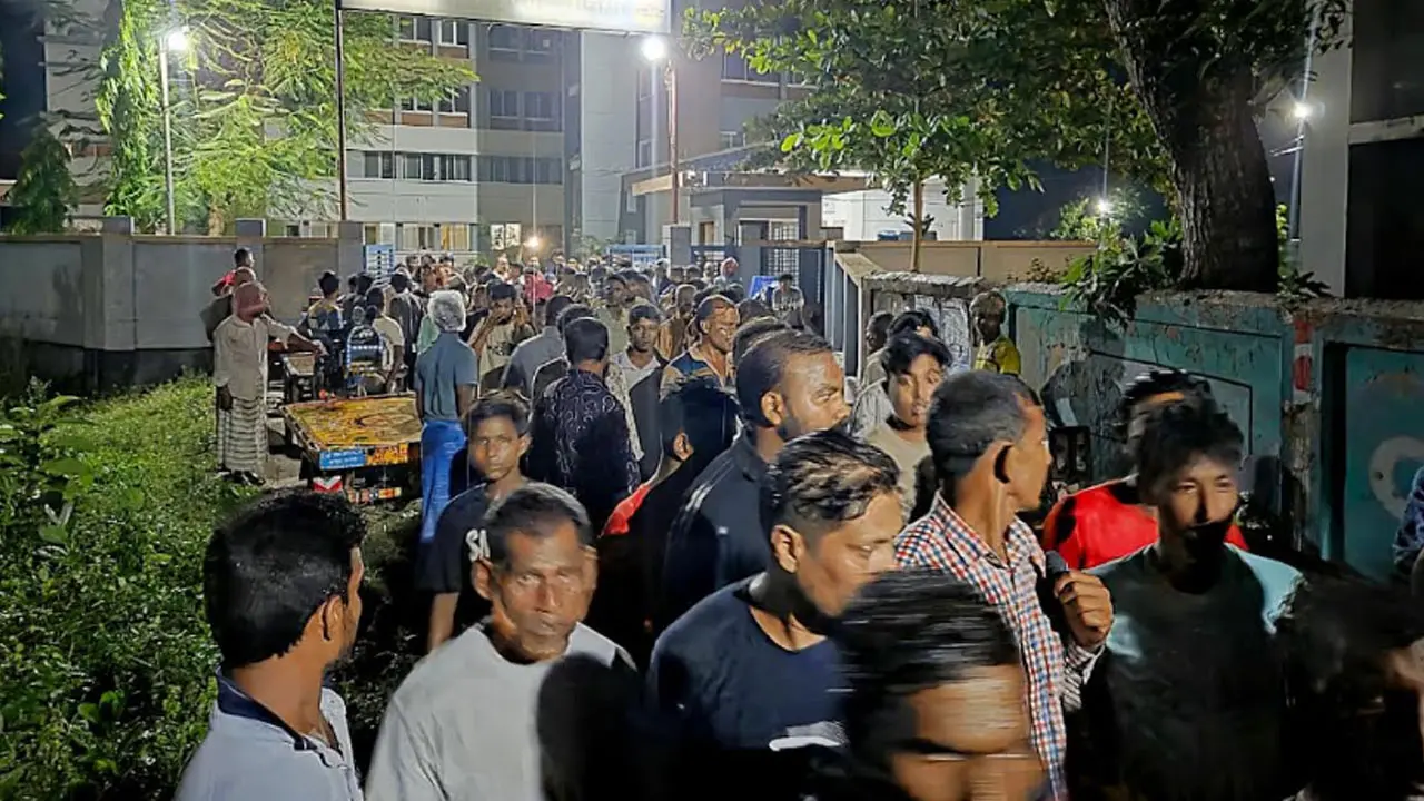 পাবনায় যুবলীগ নেতাকে আটক, গ্রামবাসীর বিক্ষোভে ছেড়ে দিল পুলিশ