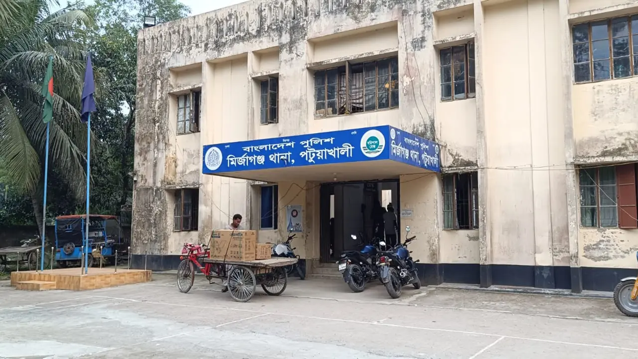 পটুয়াখালীতে ঘুমন্ত বৃদ্ধাকে শিল-পাটার আঘাতে হত্যা, ছেলে আটক